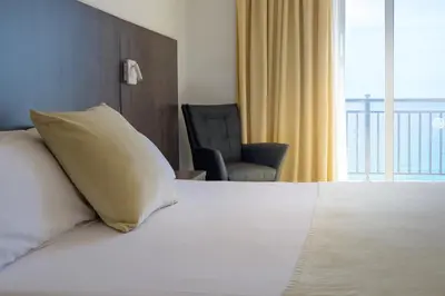 Cama o camas de una habitación en Hotel Horitzó by Pierre & Vacances