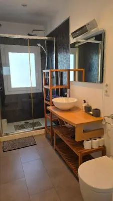 Un baño de Charming House in Palamós near Beaches