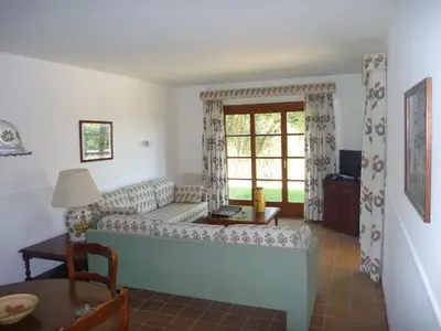 Una televisión o centro de entretenimiento en Hapimag Resort Mas Nou
