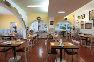 Un restaurante o sitio para comer en Hotel Marblau Tossa