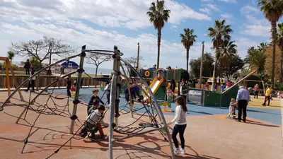 Zona de juegos infantil en Apartamento Blanes