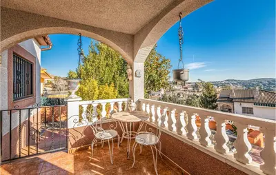 Un balcón o terraza de Lovely Home In Maçanet De La Selva