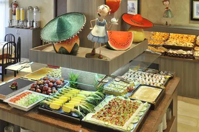 Comida en o cerca de este hotel
