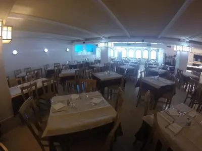 Un restaurante o sitio para comer en Hotel Golden Sand