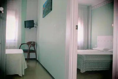 Cama o camas de una habitación en Hostal Fabrellas