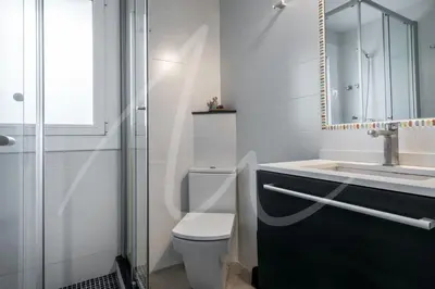 Un baño de Carabela by SeaMount Rentals