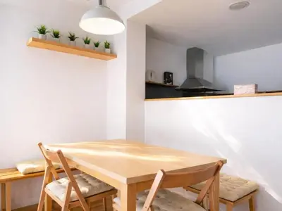 Una cocina o zona de cocina en Ample Port Marina