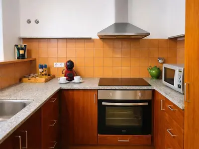 Una cocina o zona de cocina en Ample Port Marina