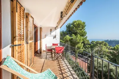 Un balcón o terraza de Antora B, by SeaMount Rentals