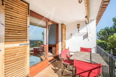 Un balcón o terraza de Antora B, by SeaMount Rentals