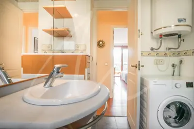 Un baño de Antora B, by SeaMount Rentals