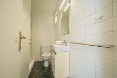 Un baño de HomeHolidaysRentals Miracel - Costa Barcelona