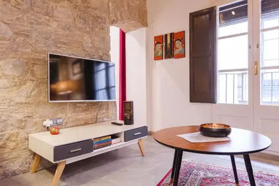 Una televisión o centro de entretenimiento en Ferreries Boutique Apartment