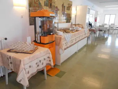 Comida en o cerca de este hotel