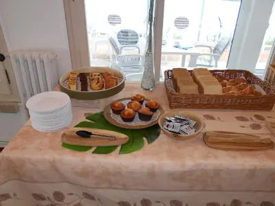 Comida en o cerca de este hotel