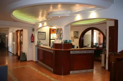 El vestíbulo o zona de recepción de Hotel La Torre