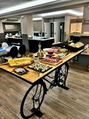 Comida en o cerca de este hotel