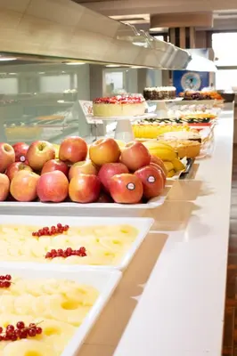 Comida en o cerca de este hotel