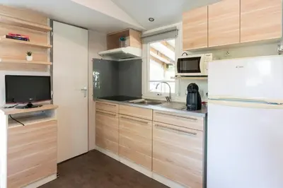Una cocina o zona de cocina en Camping Del Mar