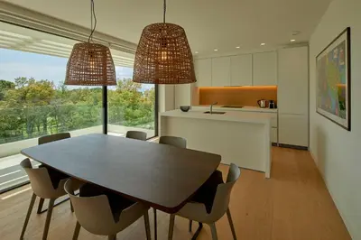 Una cocina o zona de cocina en Holiday Rentals at Camiral, a Quinta do Lago Resort