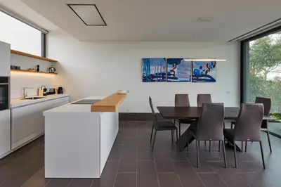 Una cocina o zona de cocina en Holiday Rentals at Camiral, a Quinta do Lago Resort