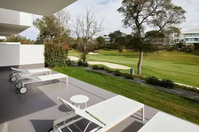 Jardín al aire libre en Holiday Rentals at Camiral, a Quinta do Lago Resort