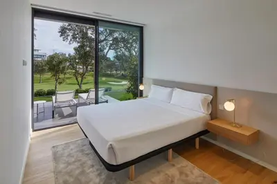 Cama o camas de una habitación en Holiday Rentals at Camiral, a Quinta do Lago Resort
