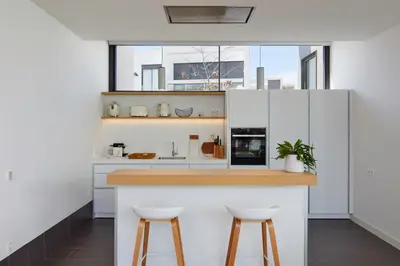 Una cocina o zona de cocina en Holiday Rentals at Camiral, a Quinta do Lago Resort