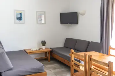 Una televisión o centro de entretenimiento en RVApartaments Treumal Park
