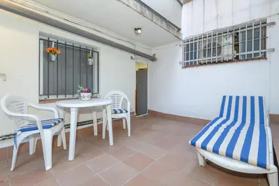 Un patio o zona al aire libre en Apartamento céntrico en Girona