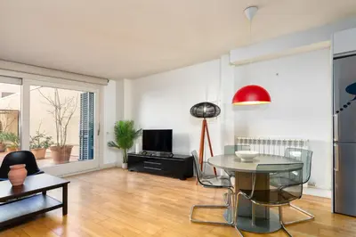 Una televisión o centro de entretenimiento en Flateli Nord
