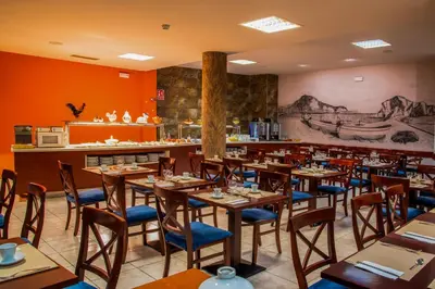 Un restaurante o sitio para comer en Petit Palau - Adults Only