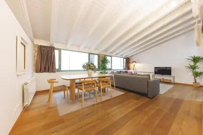 Una televisión o centro de entretenimiento en Bravissimo Força 17, Barri Vell apartments
