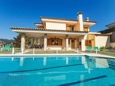 Piscina en o cerca de Holiday Home Miro by Interhome