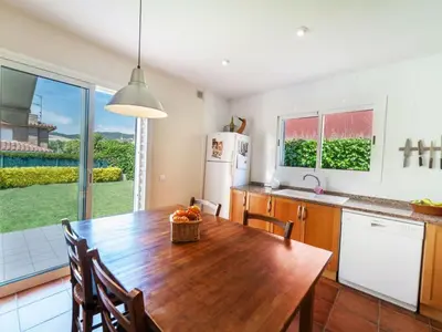 Una cocina o zona de cocina en Holiday Home Villa Esther by Interhome