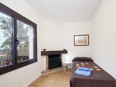Cama o camas de una habitación en Holiday Home Paris by Interhome
