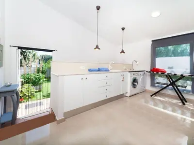 Una cocina o zona de cocina en Holiday Home Amsterdam by Interhome