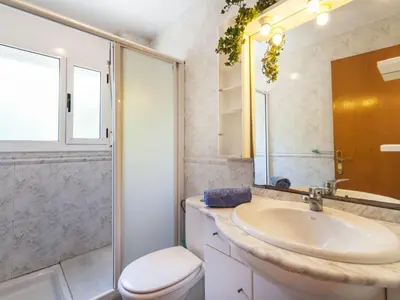 Un baño de Villa Macedonia by Interhome