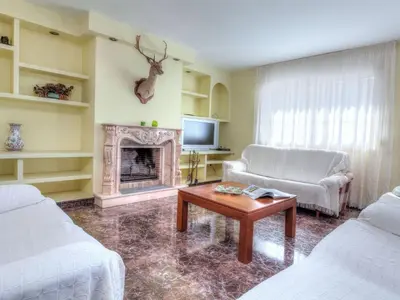 Una televisión o centro de entretenimiento en Villa Macedonia by Interhome