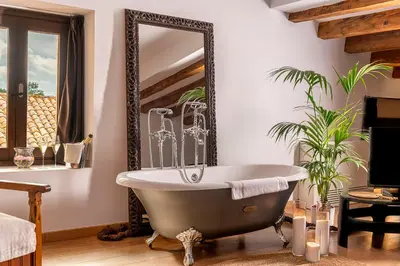 Un baño de Sant Pere del Bosc Hotel & Spa - Adults Recommended