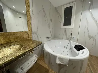 Un baño de Hotel Històric