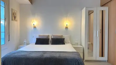 Cama o camas de una habitación en Lets Holidays Comfortable Apartment Near Beach