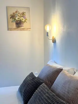 Cama o camas de una habitación en Lets Holidays Comfortable Apartment Near Beach