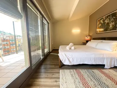 Cama o camas de una habitación en Sleep & Stay- Luxury top floor apt with terrace