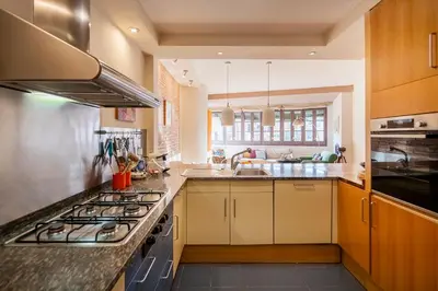 Una cocina o zona de cocina en Sleep & Stay- Luxury top floor apt with terrace