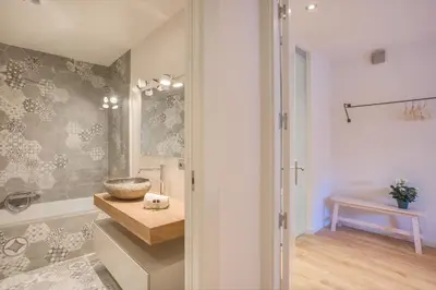 Un baño de Flateli Plaça Catalunya 1-2