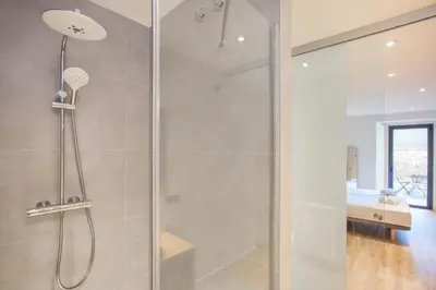 Un baño de Flateli Plaça Catalunya 1-2