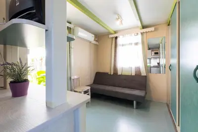 Una cocina o zona de cocina en Camping Bungalows El Far