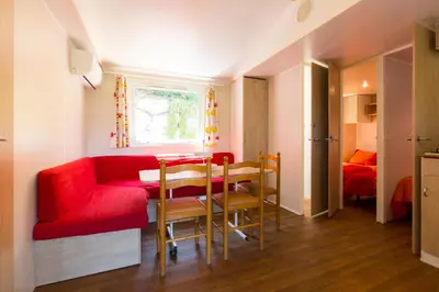 Zona de estar de Camping Bungalows El Far