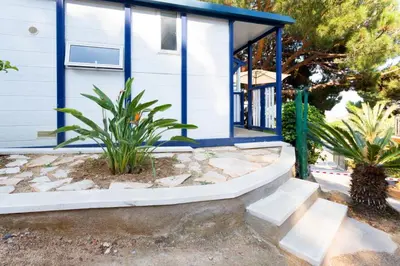 Jardín al aire libre en Camping Bungalows El Far